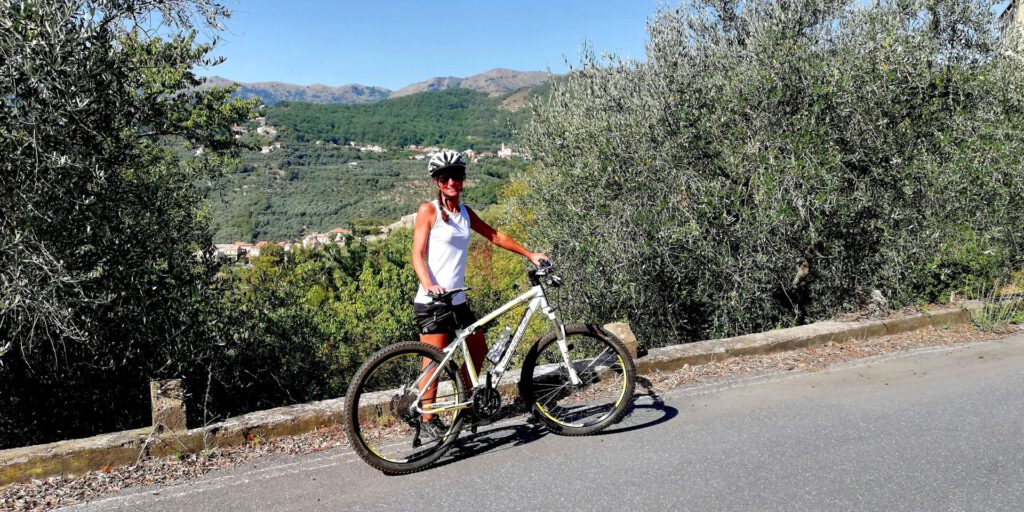 Nicole mit dem Bike in Ligurien in Bella-Liguria
