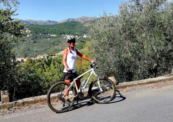 Nicole mit dem Bike in Ligurien in Bella-Liguria