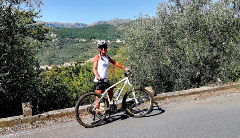 Nicole mit dem Bike in Ligurien in Bella-Liguria