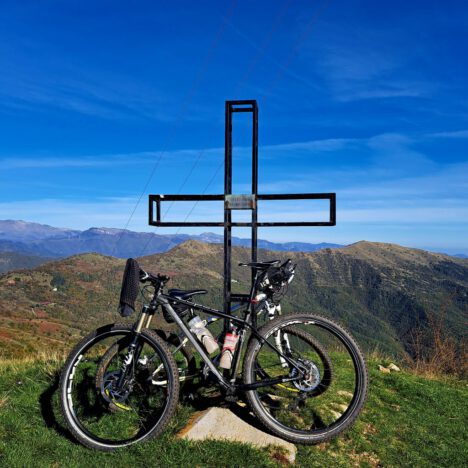 Mountainbike Gipfel Ligurien