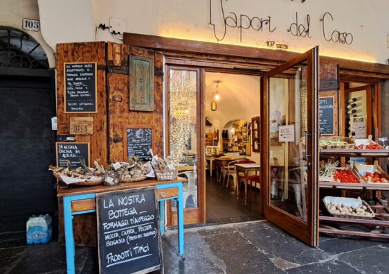 Pieve di Teco, Bistro, Laden